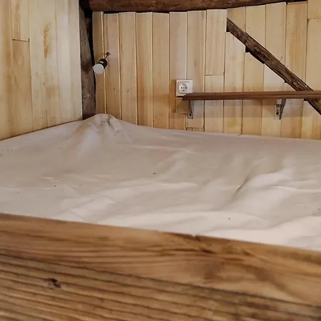 Campingplatz Lit Double Dans Un Perma-dortoir *